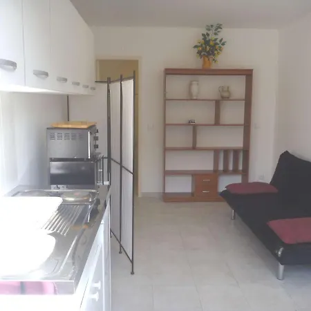 A 2 Pas De La Avec Terrasse Et Parking - Fr-1-387-124 Marseillan (Herault)