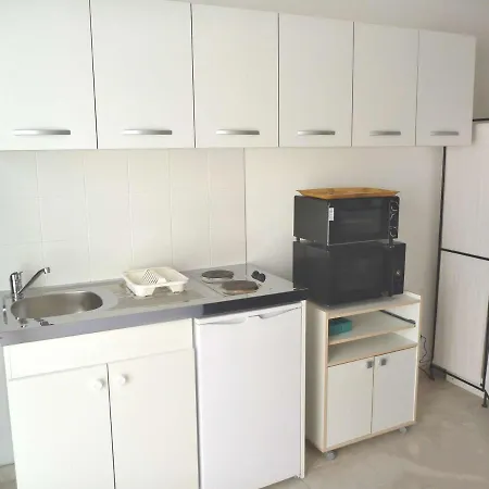 A 2 Pas De La Avec Terrasse Et Parking - Fr-1-387-124 * Marseillan (Herault)