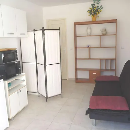 Apartament A 2 Pas De La Avec Terrasse Et Parking - Fr-1-387-124